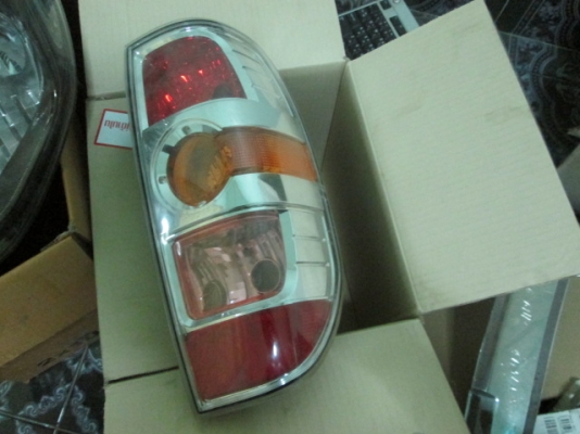 ขาย เสื้อไฟท้าย ข้างขวา RH รถ MAZDA BT-50 2.5 S FREESTYLE CAB แท้ถอด