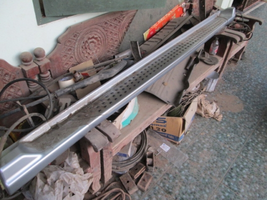 ขาย บันไดเสริมด้านขวา (RH) ISUZU Dmax ปี 2004 รุ่น 4 ประตู แท้ถอด