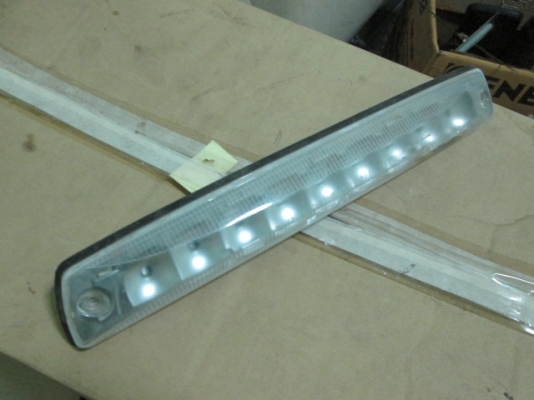 ขาย ไฟเบรคดวงที่ 3 หลังคาตรงรุ่น-ISUZU Dmax Gold /2005 ขาย ไฟเบรคดวงที่ 3 หลังคาตรงรุ่น-ISUZU Dmax Gold /2005