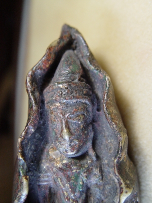 พระอะไรก็ไม่ทราบครับนอนอยู่ในหอย พระอะไรก็ไม่ทราบครับนอนอยู่ในหอย