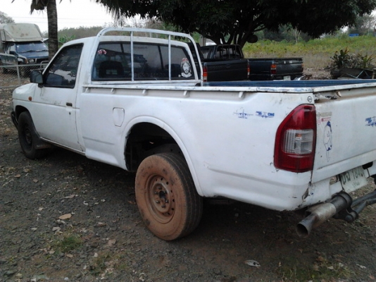 ***ขายแล้วครับขอบคุณ Truck2hand ขาย กระบะตอนเดียว NISSAN บิ๊กเอ็ม TD2.5 ปลายปี35/92 เครื่องBD2.5 ฝาแดงแรงฤทธิ์ เครื่องฟิตมาใหม่ เกียร์ดี สีมีเก็บมาบ้าง ช่วงล่างปึ๊กไม่มีส่าย คัสซีสวยไม่ผุ ภายในดี เบาะมีขาด คอนโซลครบ แอร์พร้อม วางกระบะD-MAX ยางดี4เส้น พร้อ