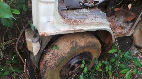 TOYOTA  DYNA 400  มีเล่มทะบียน  จอดมาสี่ปีค่ะ