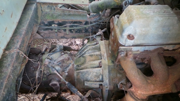 TOYOTA  DYNA 400  มีเล่มทะบียน  จอดมาสี่ปีค่ะ