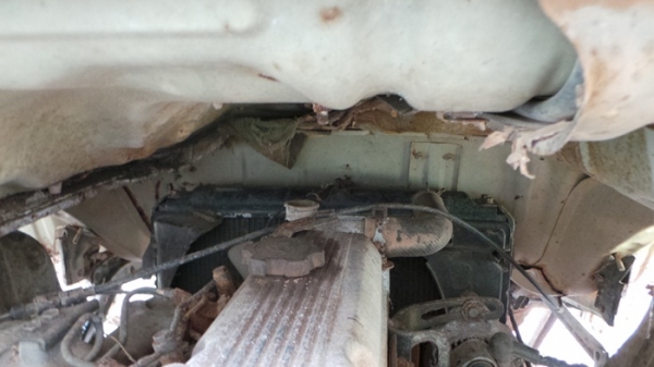 TOYOTA  DYNA 400  มีเล่มทะบียน  จอดมาสี่ปีค่ะ