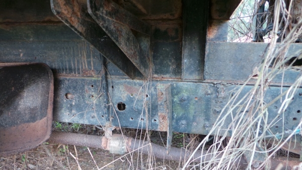 TOYOTA  DYNA 400  มีเล่มทะบียน  จอดมาสี่ปีค่ะ