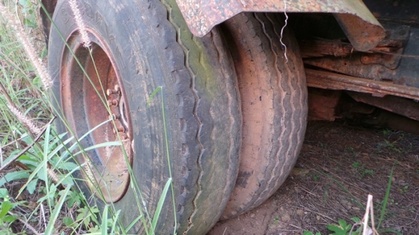 TOYOTA  DYNA 400  มีเล่มทะบียน  จอดมาสี่ปีค่ะ