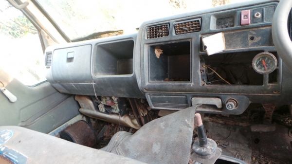 TOYOTA  DYNA 400  มีเล่มทะบียน  จอดมาสี่ปีค่ะ