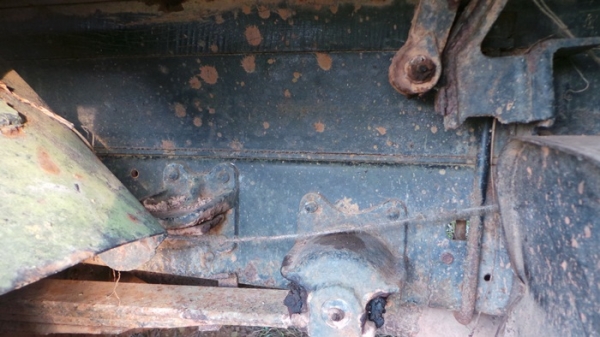 TOYOTA  DYNA 400  มีเล่มทะบียน  จอดมาสี่ปีค่ะ