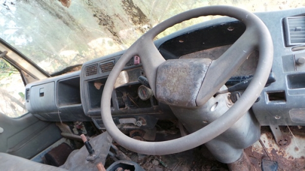 TOYOTA  DYNA 400  มีเล่มทะบียน  จอดมาสี่ปีค่ะ