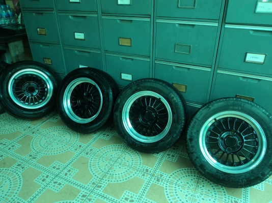 ขายลัอแม๊คขอบ14นิ้ว 4รู114พร้อมยาง195/60/r14