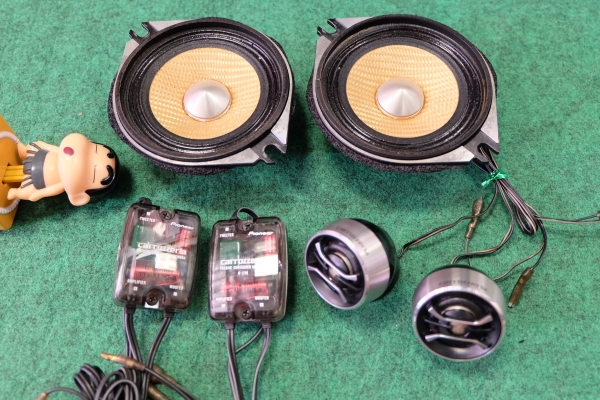 ชุดลำโพงแยกชิ้น Pioneer Carrozzeria รุ่น TS-C010A ลำโพงแยกชิ้นขนาด 4" กรวยเคฟล่าห์เหลือง