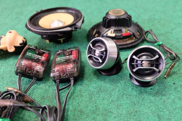 ชุดลำโพงแยกชิ้น Pioneer Carrozzeria รุ่น TS-C010A ลำโพงแยกชิ้นขนาด 4" กรวยเคฟล่าห์เหลือง