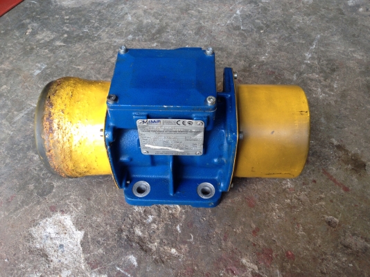 ขายมอเตอร์สั่น-เขย่า Visam made in Italy 1/3 HP. 380V สภาพดีวิ่งนิ่ม สั่นแรง มีตำหนิฝาข้างนึง ไม่มีผลกับการสั่นครับ