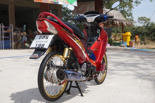 ขาย HONDA WAVE 125 i รถปี 54 สตาร์ทมือ ขาย HONDA WAVE 125 i รถปี 54 สตาร์ทมือ