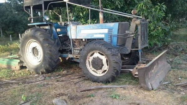 รถไถ ยี่ห้อ NEWHOLLAND  ปีจดทะเบียน 2546  85 แรงม้า