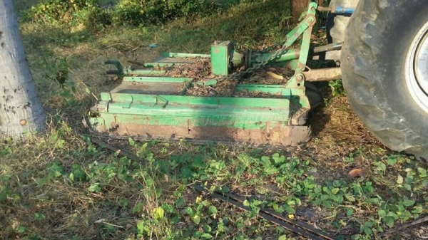 รถไถ ยี่ห้อ NEWHOLLAND  ปีจดทะเบียน 2546  85 แรงม้า