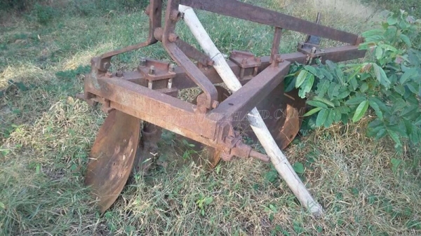 รถไถ ยี่ห้อ NEWHOLLAND  ปีจดทะเบียน 2546  85 แรงม้า