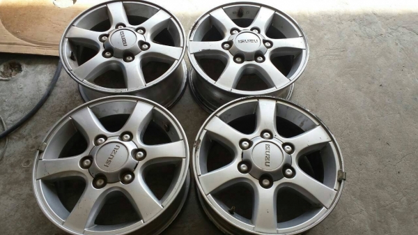 ล้อ isuzu ขอบ 15 6 รู ชุดล่ะ 5000