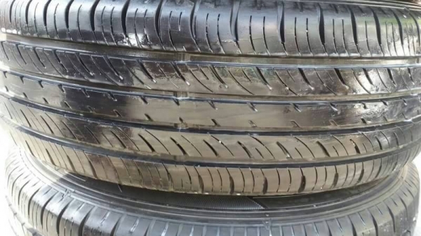 ยาง dunlop 185 70 14 ปี 13 ชุดล่ะ 2300