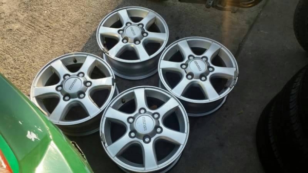 ล้อ isuzu ขอบ 15 6 รู ชุดล่ะ 6500