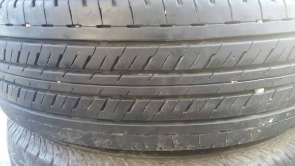 ยาง bridgestone 215 70 15 ปี 14 ชุดล่ะ 6500