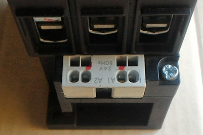 แมกเนติกคอนแทคเตอร์ SIEMENS จากเยรมันทนกระแสได้ถึง 60 A.แบบใช้ไฟเสี้ยงคอยล์ 24 V. ของใหม่เก่าเก็บ