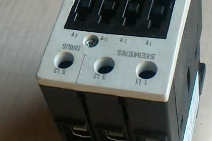 แมกเนติกคอนแทคเตอร์ SIEMENS จากเยรมันทนกระแสได้ถึง 60 A.แบบใช้ไฟเสี้ยงคอยล์ 24 V. ของใหม่เก่าเก็บ