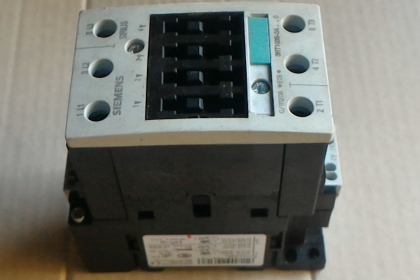 แมกเนติกคอนแทคเตอร์ SIEMENS จากเยรมันทนกระแสได้ถึง 60 A.แบบใช้ไฟเสี้ยงคอยล์ 24 V. ของใหม่เก่าเก็บ