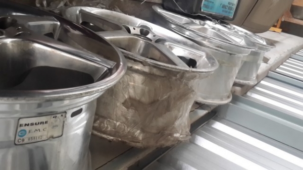 ล้อแม๊คใหม่ เก่าเก็บ งานไต้หวั๋นขอบ17 หน้า8 หลัง 9 ราคา 12,000บาท ต่อรองได้