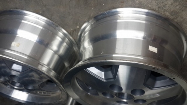 ล้อแม๊คใหม่ เก่าเก็บ ของ  Jeep ขอบ 15 สเปก โรงงาน ราคา 7,000 บาท