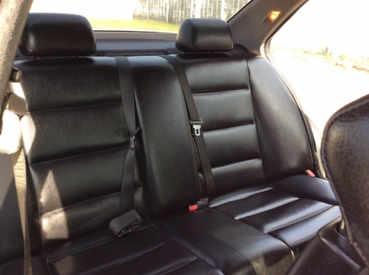 ขายรถสวยๆมือเดียวป้ายแดง BMW E36 318i ปี93 เครื่องเดิม M40 เกียร์ธรรมดา เพาเวอร์ ไฟฟ้าทั้งคัน ภายในสวยมากดำดุเบาะดำสะอาดเอี่ยม แอร์หนาว ตัวถังเดิมๆดีมากไม่มีชนเดิมทั้งคัน สีเงาสวย เครื่องแน่นขับสนุก ช่วงล่างดี รถสวย มือเดียวป้ายแดงครับ พร้อมใช้ครับ