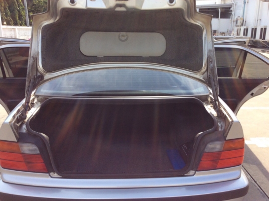 ขายรถสวยๆมือเดียวป้ายแดง BMW E36 318i ปี93 เครื่องเดิม M40 เกียร์ธรรมดา เพาเวอร์ ไฟฟ้าทั้งคัน ภายในสวยมากดำดุเบาะดำสะอาดเอี่ยม แอร์หนาว ตัวถังเดิมๆดีมากไม่มีชนเดิมทั้งคัน สีเงาสวย เครื่องแน่นขับสนุก ช่วงล่างดี รถสวย มือเดียวป้ายแดงครับ พร้อมใช้ครับ