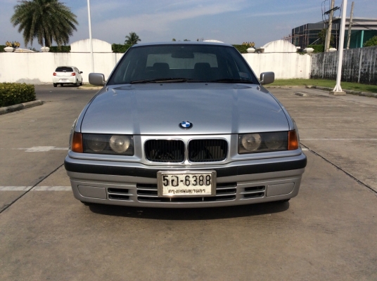 ขายรถสวยๆมือเดียวป้ายแดง BMW E36 318i ปี93 เครื่องเดิม M40 เกียร์ธรรมดา เพาเวอร์ ไฟฟ้าทั้งคัน ภายในสวยมากดำดุเบาะดำสะอาดเอี่ยม แอร์หนาว ตัวถังเดิมๆดีมากไม่มีชนเดิมทั้งคัน สีเงาสวย เครื่องแน่นขับสนุก ช่วงล่างดี รถสวย มือเดียวป้ายแดงครับ พร้อมใช้ครับ