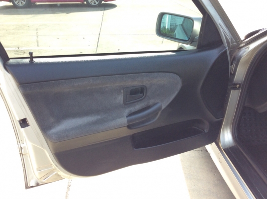 ขายรถสวยๆมือเดียวป้ายแดง BMW E36 318i ปี93 เครื่องเดิม M40 เกียร์ธรรมดา เพาเวอร์ ไฟฟ้าทั้งคัน ภายในสวยมากดำดุเบาะดำสะอาดเอี่ยม แอร์หนาว ตัวถังเดิมๆดีมากไม่มีชนเดิมทั้งคัน สีเงาสวย เครื่องแน่นขับสนุก ช่วงล่างดี รถสวย มือเดียวป้ายแดงครับ พร้อมใช้ครับ