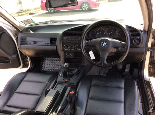 ขายรถสวยๆมือเดียวป้ายแดง BMW E36 318i ปี93 เครื่องเดิม M40 เกียร์ธรรมดา เพาเวอร์ ไฟฟ้าทั้งคัน ภายในสวยมากดำดุเบาะดำสะอาดเอี่ยม แอร์หนาว ตัวถังเดิมๆดีมากไม่มีชนเดิมทั้งคัน สีเงาสวย เครื่องแน่นขับสนุก ช่วงล่างดี รถสวย มือเดียวป้ายแดงครับ พร้อมใช้ครับ
