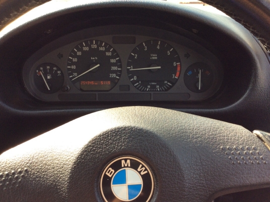 ขายรถสวยๆมือเดียวป้ายแดง BMW E36 318i ปี93 เครื่องเดิม M40 เกียร์ธรรมดา เพาเวอร์ ไฟฟ้าทั้งคัน ภายในสวยมากดำดุเบาะดำสะอาดเอี่ยม แอร์หนาว ตัวถังเดิมๆดีมากไม่มีชนเดิมทั้งคัน สีเงาสวย เครื่องแน่นขับสนุก ช่วงล่างดี รถสวย มือเดียวป้ายแดงครับ พร้อมใช้ครับ