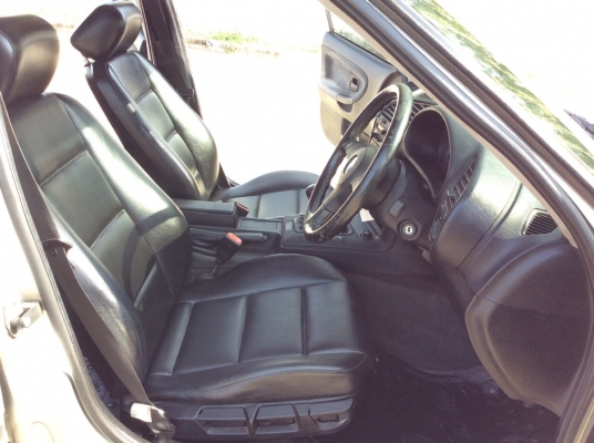 ขายรถสวยๆมือเดียวป้ายแดง BMW E36 318i ปี93 เครื่องเดิม M40 เกียร์ธรรมดา เพาเวอร์ ไฟฟ้าทั้งคัน ภายในสวยมากดำดุเบาะดำสะอาดเอี่ยม แอร์หนาว ตัวถังเดิมๆดีมากไม่มีชนเดิมทั้งคัน สีเงาสวย เครื่องแน่นขับสนุก ช่วงล่างดี รถสวย มือเดียวป้ายแดงครับ พร้อมใช้ครับ