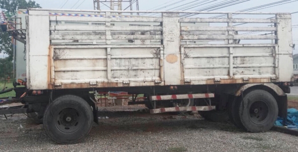 ขายด่วน ลูกพ่วง 2 คานไม่ดั๊มพ์ของสามมิตร ฝาข้างเหล็กสภาพดีไม่มีผุพื้นไม่มีบุบ ช่วงล่างแน่นดี ยางสภาพดีประมาณ 60\% พร้อมบรรทุกพร้อมใช้งาน เอกสารเล่มทะเบียนครบพร้อมโอน ราคาต่อรองได้ครับ