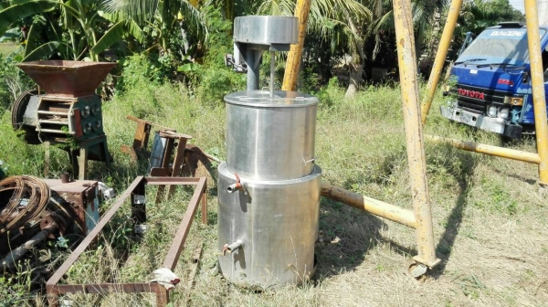 **ปรับลดราคา ** ถังกวนผสมสแตนเลส 2 ชั้น มีหัวแก้สด้านล่าง มอเตอร์ Mitsu 2 HP. 380V. สภาพใหม่เก่าเก็บพร้อมใช้งาน.