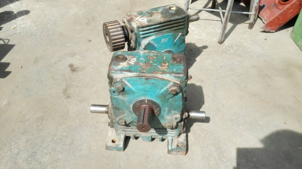 ** เหลือ 1 ตัว ** วอร์มเกียร์ทด TS Made in Japan เบอร์ 100 ทด 1:10 พร้อมใช้งาน มาคู่สวยๆครับ.