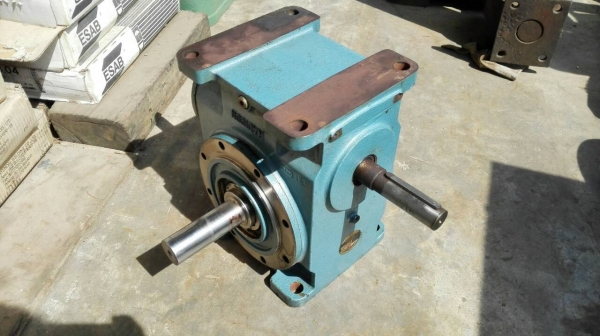 Sell>> วอร์มเกียร์ทด RADICON Made in England เบอร์ 120 ทด 1:70 เพลาออก 2 ทาง สภาพป้ายแดง สด แน่น ไม่มีช้ำใหม่มากๆครับ.