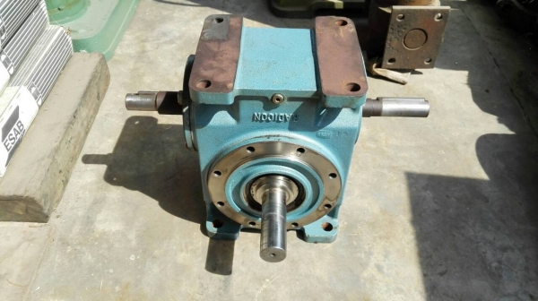 Sell>> วอร์มเกียร์ทด RADICON Made in England เบอร์ 120 ทด 1:70 เพลาออก 2 ทาง สภาพป้ายแดง สด แน่น ไม่มีช้ำใหม่มากๆครับ.