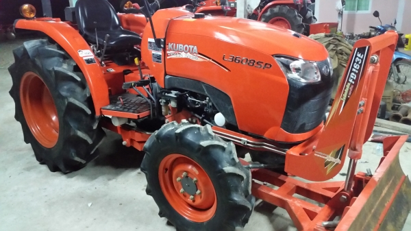 ขายรถไถคูโบต้า  KUBOTA   L 3608SP พร้อมชุดใบมีดดันหน้าคานล่าง