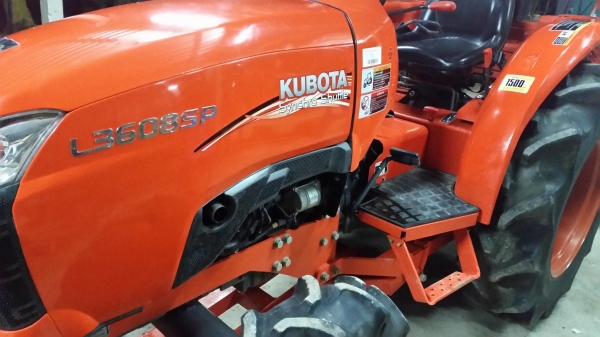ขายรถไถคูโบต้า  KUBOTA   L 3608SP พร้อมชุดใบมีดดันหน้าคานล่าง