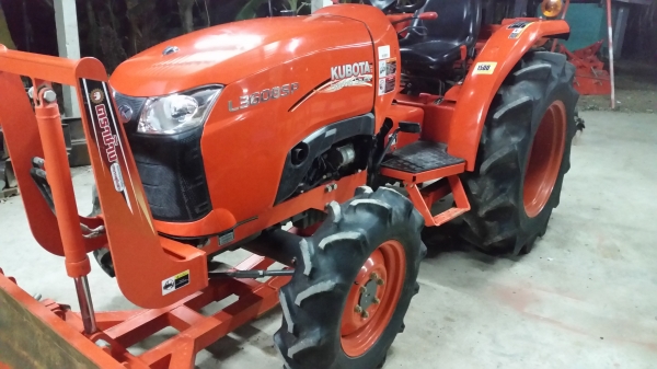 ขายรถไถคูโบต้า  KUBOTA   L 3608SP พร้อมชุดใบมีดดันหน้าคานล่าง