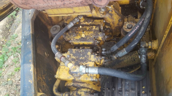 ขายรถแบคโฮ KOMATSU PC60-5 มีไลหัวกระแทก ราคา 300000