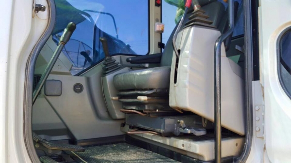 **1,800,000 บ.ต่อรอง/// แบคโฮ KOBELCO MARK-6 Super YN10 SK-200 ไฟฟ้าเต็ม เล่มทะเบียนครบ **ขาย KOBELCO MARK 6 SK200 Super YN10 แบคโฮ สภาพสวยเต็ม พร้อมใช้งาน เอกสารเล่มทะเบียนครบ HYD.EACAVATOR KOBELCO SK200 MARK-6 Super YN10 S/N.YN10-38686 ไฟฟ้าครบ เครื่องเ