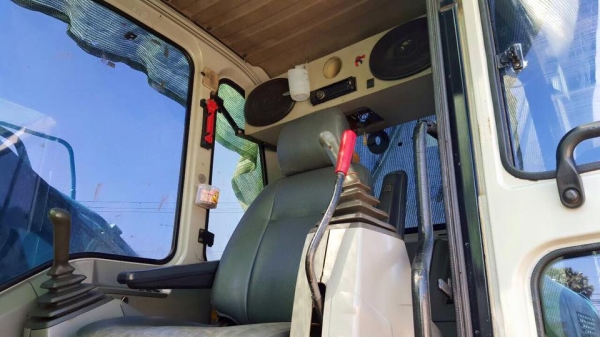 **1,800,000 บ.ต่อรอง/// แบคโฮ KOBELCO MARK-6 Super YN10 SK-200 ไฟฟ้าเต็ม เล่มทะเบียนครบ **ขาย KOBELCO MARK 6 SK200 Super YN10 แบคโฮ สภาพสวยเต็ม พร้อมใช้งาน เอกสารเล่มทะเบียนครบ HYD.EACAVATOR KOBELCO SK200 MARK-6 Super YN10 S/N.YN10-38686 ไฟฟ้าครบ เครื่องเ