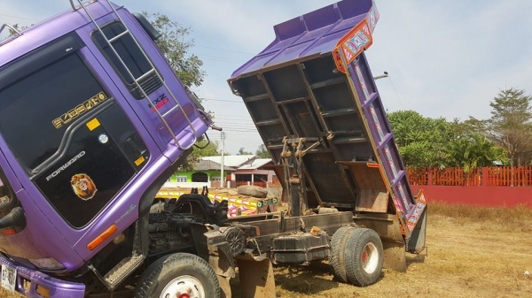 ขาย6ล้อดัมพ์เดก้า195 FRR32 แชชซีสวย แอร์เย็นกระบะดัมพ์5คิว สภาพพร้อมวิ่งงาน