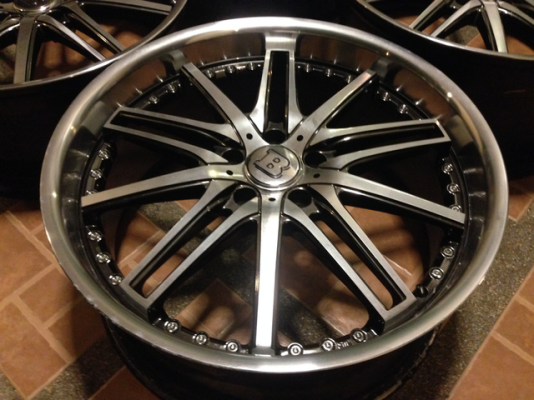 ล้อ Brabus ขอบ 20 สภาพสวย ไม่มีซ่อม พร้อมใช้งาน ราคาไม่แพง